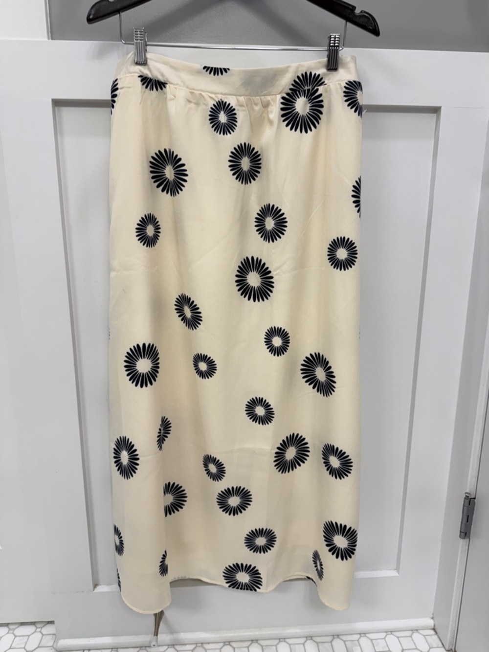 bobeau Ivory and Navy Maxi Skirt with Floral Sunburst Motif NWOT